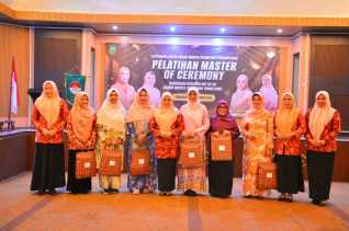 Sempena HUT ke-26, Darma Wanita Persatuan Riau Gelar Pelatihan MC