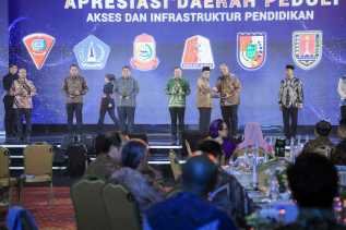 Wali Kota Pekanbaru Agung Nugroho Raih Penghargaan Peduli Akses dan Infrastruktur Pendidikan 2026