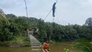 Pemasangan Hanger dan Pengecatan Dilakukan, Jembatan Gajah Bertalut Makin Sempurna