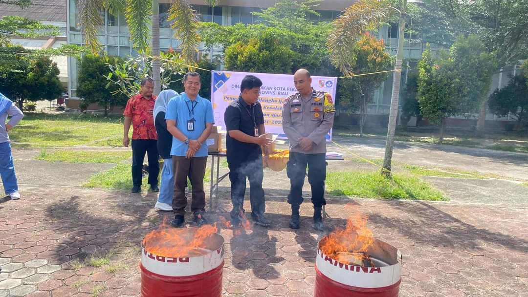 Disdik Pekanbaru Musnahkan Ribuan Blangko Ijazah tak Terpakai dan Rusak