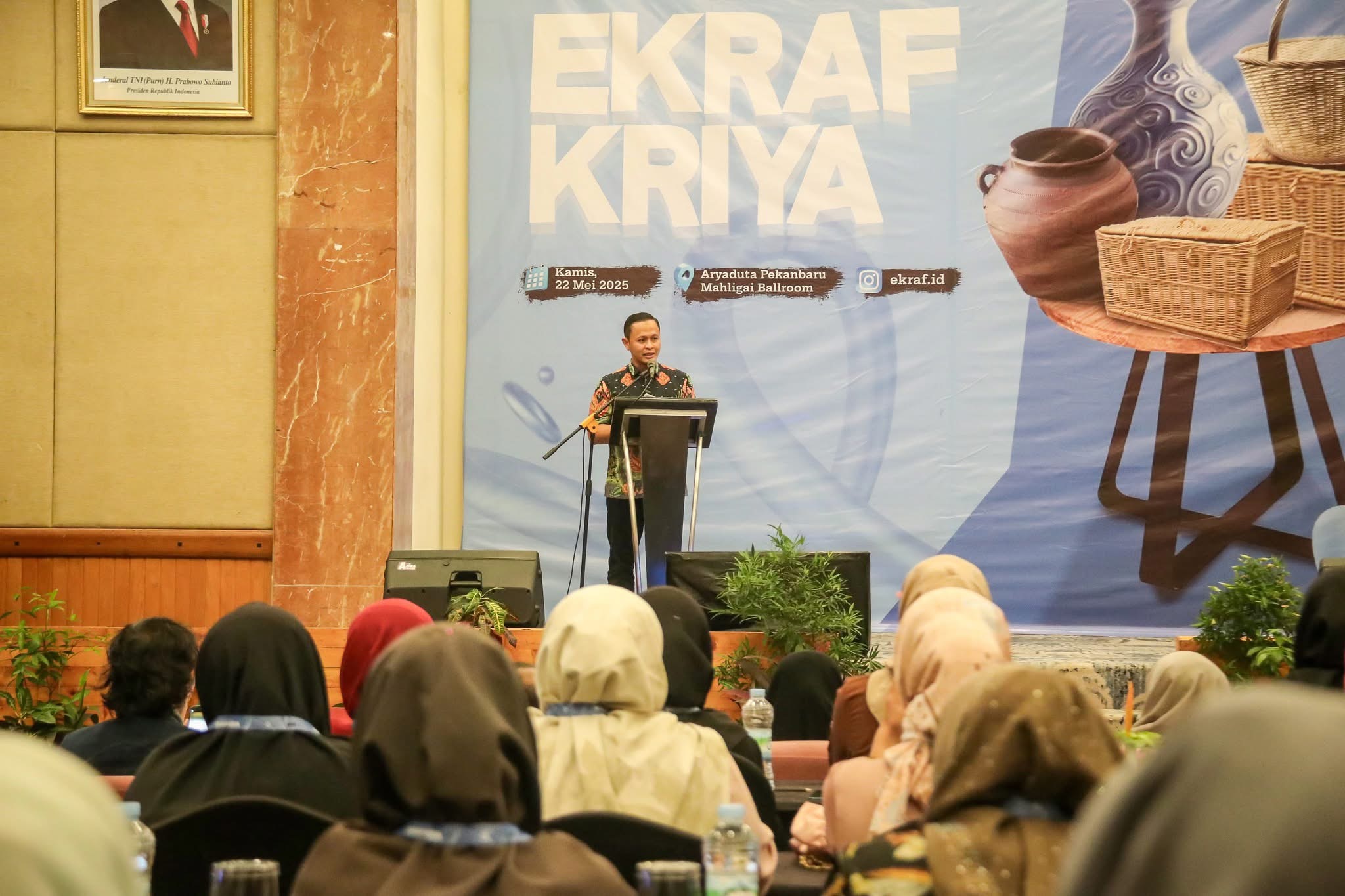 Wako Pekanbaru Buka Kegiatan Peningkatan Kapasitas Pegiat Ekonomi Kreatif Kriya