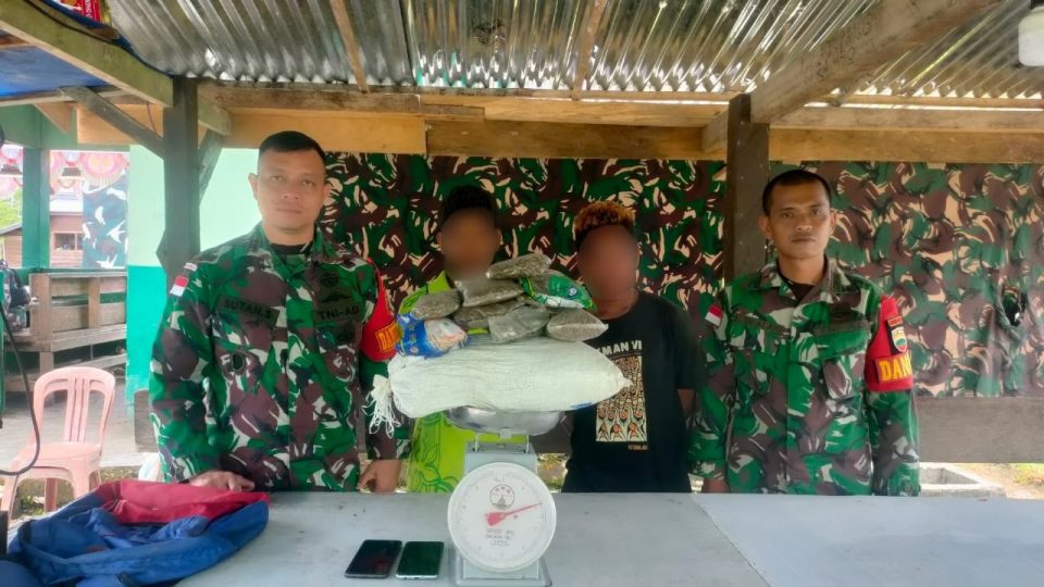 Satgas Yonif 132/BS Kembali Menggagalkan Upaya Pengedaran Ganja Seberat 2kg Di Perbatasan RI-PNG