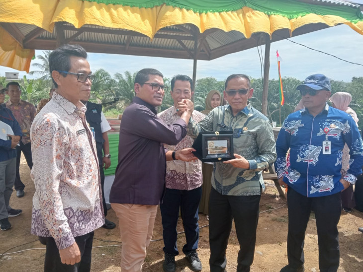 Dampingi Kunjungan Kerja Komisi IV DPR RI, Pemda Kampar Dukung Penuh Program Pemberdayaan Masyarakat Yang Berkelanjutan Di Sektor Perikanan Dan Pertanian