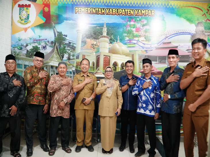 Ninik Mamak Kenegerian Lipat Kain Apresiasi Pemkab Kampar dan Undang pada Peletakan Batu Pertama Madrasah Ibtidaiyah