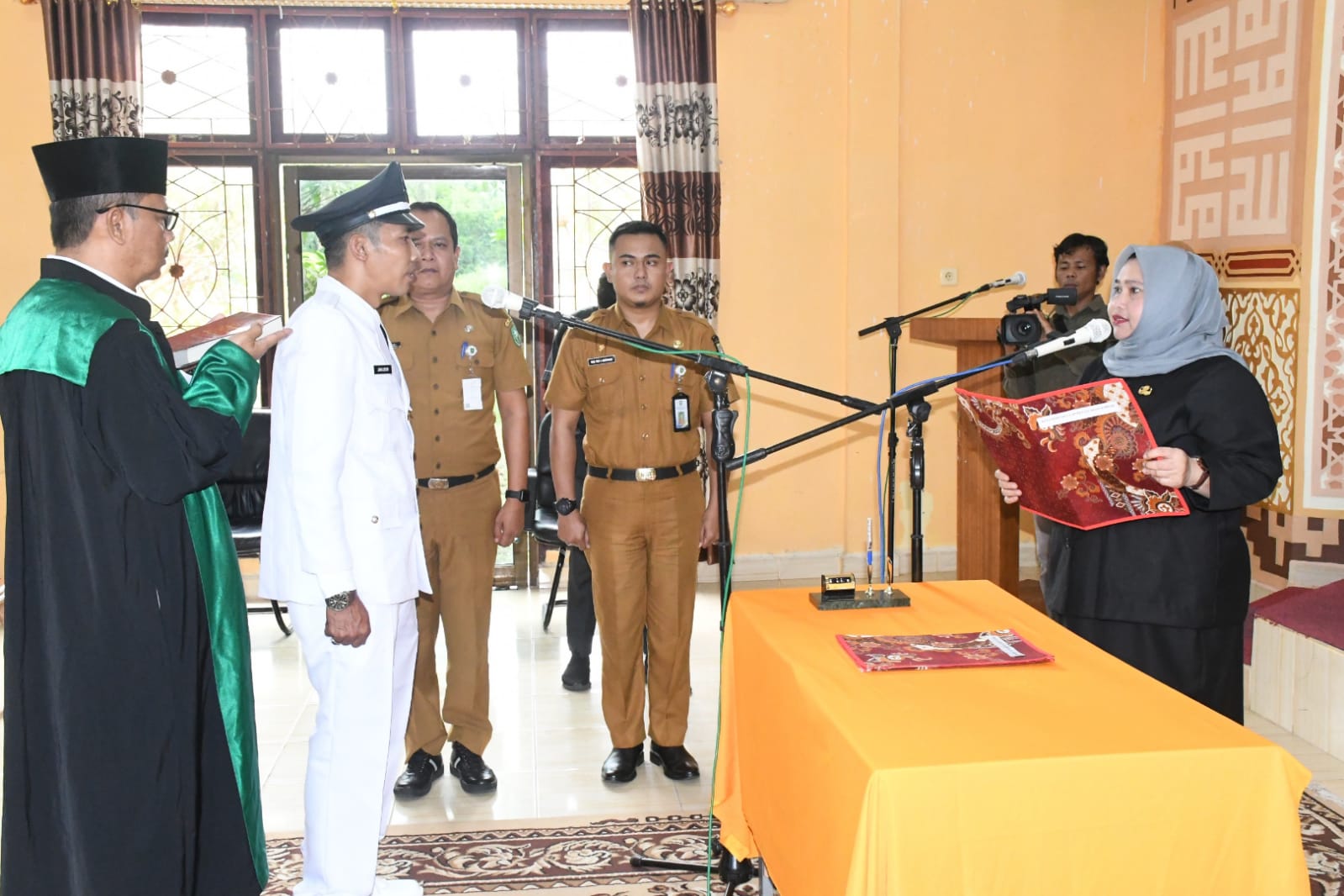 Lantik Kades PAW Desa Kembung Luar, Pesan Kasmarni: Sukseskan Pembangunan Desa Melalui Program Desa Bermasa