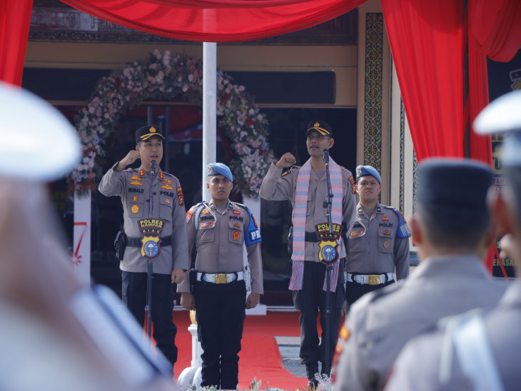 Sertijab Kapolres Kampar, AKBP Ronald Pamit Dan Serahkan Tongkat Estapet Kepemimpinan Kepada AKBP Mihardi