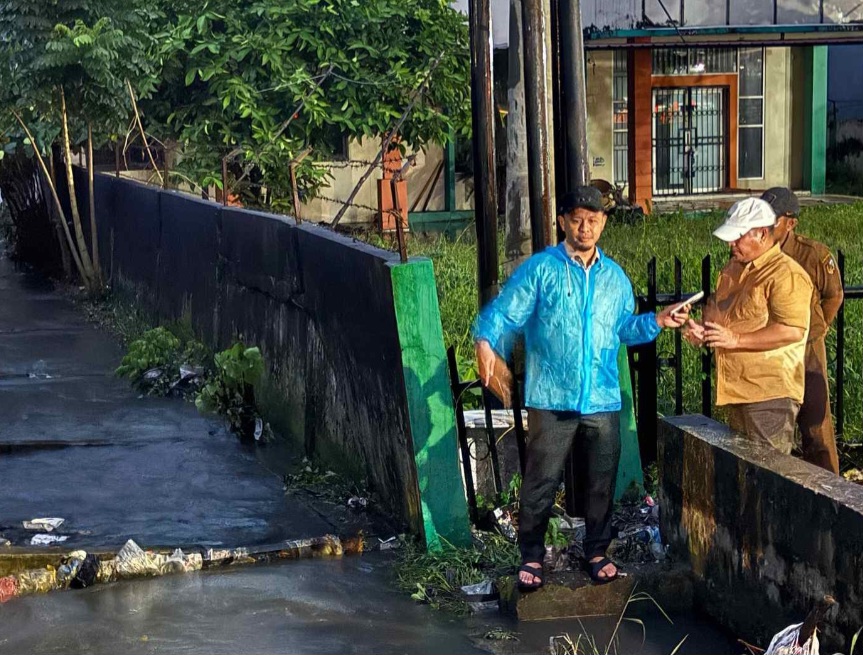 Wako Pekanbaru Tinjau Langsung Kondisi Kawasan Pasar Pagi Arengka Pasca Normalisasi Drainse