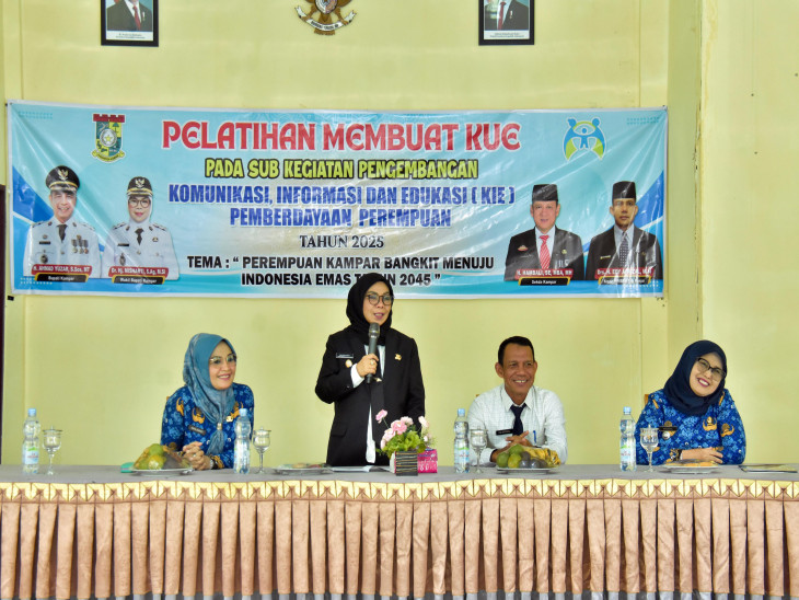 Gelar Pelatihan Membuat kue, Wakil Bupati ; Wujudkan Kemandirian Ekonomi, Minta Ibu - Ibu Kampar Ikuti Pelatihan Dengan Baik dan Sungguh-sungguh