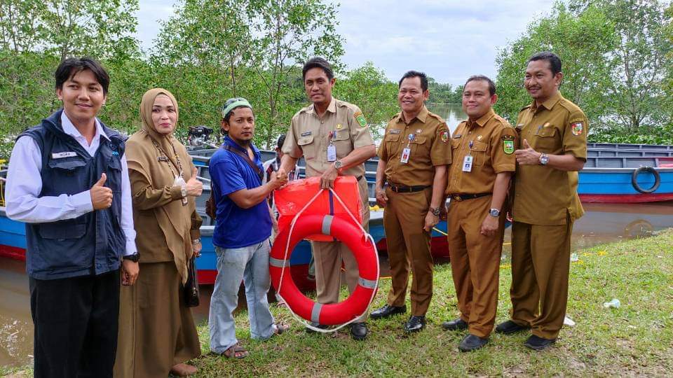 3 Kelompok Nelayan Pekanbaru Terima Bantuan 9 Unit Kapal dari Pemprov Riau