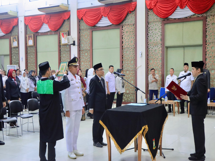 Wujudkan Tata Kelola Pemerintahan Yang Bersih dan Melayani, Pj Sekda Kampar Kukuhkan dan Lantik 43 Pejabat Administrator dan Pengawas di Lingkup Pemkab Kampar