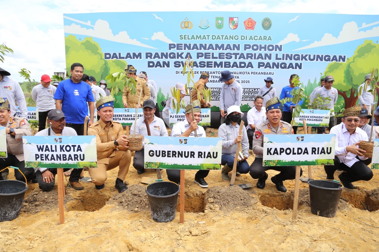 Wali Kota Pekanbaru, Gubri, dan Kapolda Tanam 15.000 Pohon di Lahan Pemko
