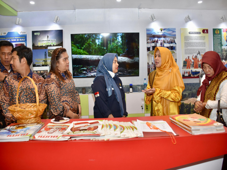 Kunjungi Stand Kampar Expo 2024, Ricana Hambali Beri Apresiasi