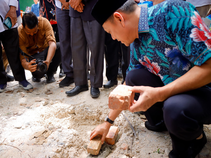 Pj Bupati Kampar Hadiri Tabligh Akbar Sekaligus Lakukan Peletakan Batu Pertama Pembangunan Asrama Ponpes Muhammadiah Kampa Boarding School.