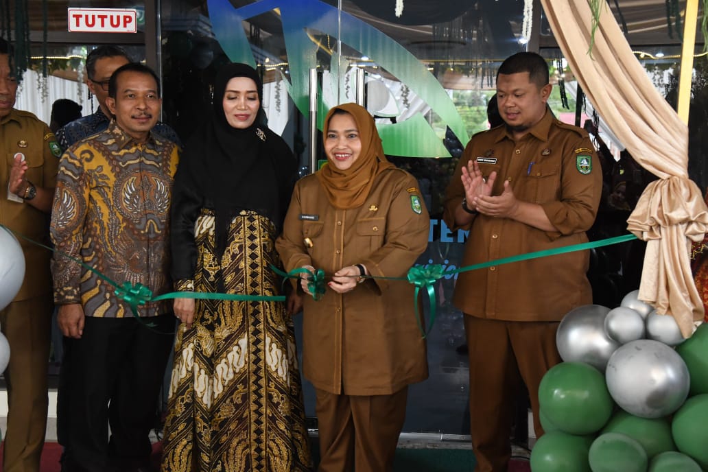 Resmikan Klinik Utama Duri Eye Center, Bupati Kasmarni Pesan Jaga Mutu Pelayanan dan Kenyamanan Masyarakat