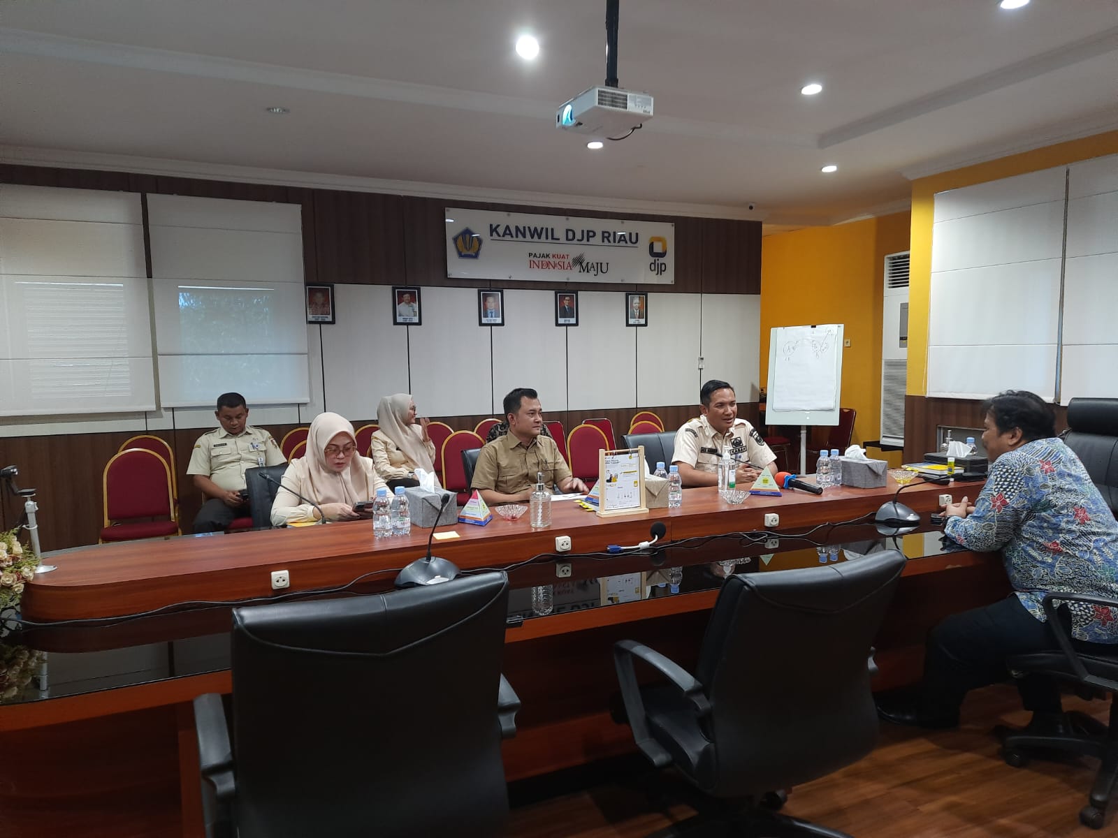 Bapenda dan DJP Kanwil Riau bahas Sinergitas Penguatan Pajak Pusat dan Daerah di kota Bertuah