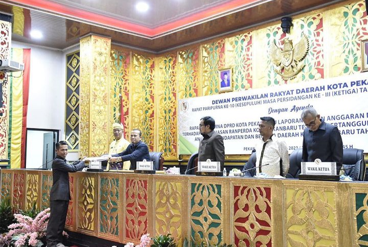 Rapat Paripurna Laporan Banggar Terkait Pelaksanaan Anggaran Pendapatan dan Belanja APBD Pekanbaru Tahun 2022